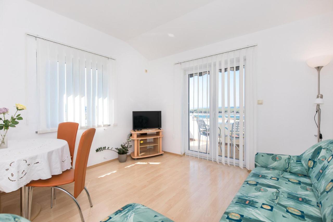 Apartment Cvijic Beige Punat Exterior photo