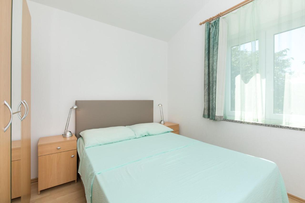 Apartment Cvijic Beige Punat Exterior photo